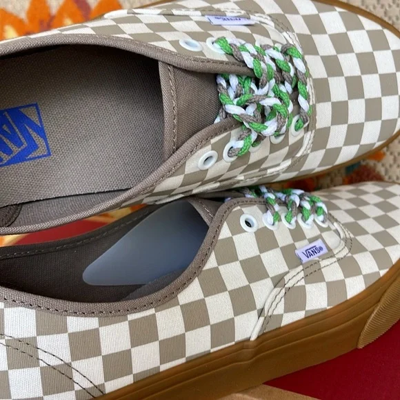 Vans Men’s Authentic
Checkerboard Moon Rock
VN0009PVCH8
SNEAKERS - Picture 6 of 16